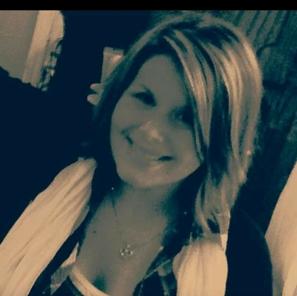 Meet your Posher, Heather - Picture 2 of 3